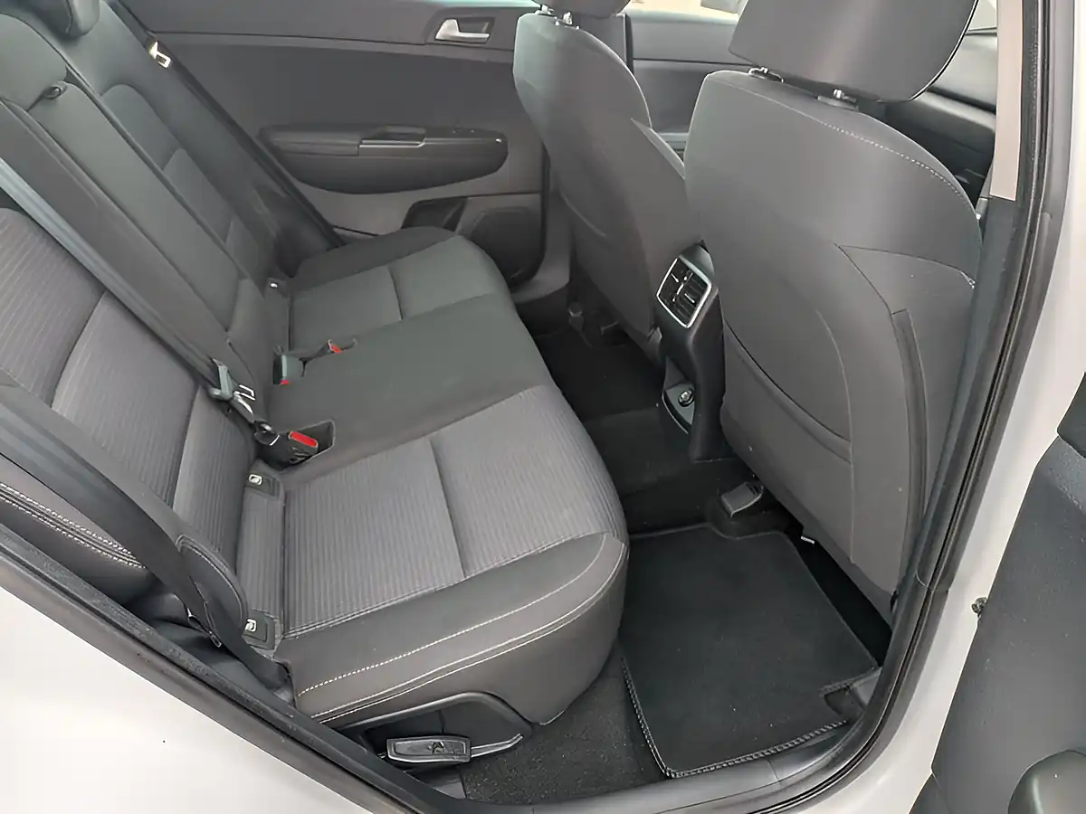 Used 2019 Kia Sportage 2 White - Interior and Exterior details 11
