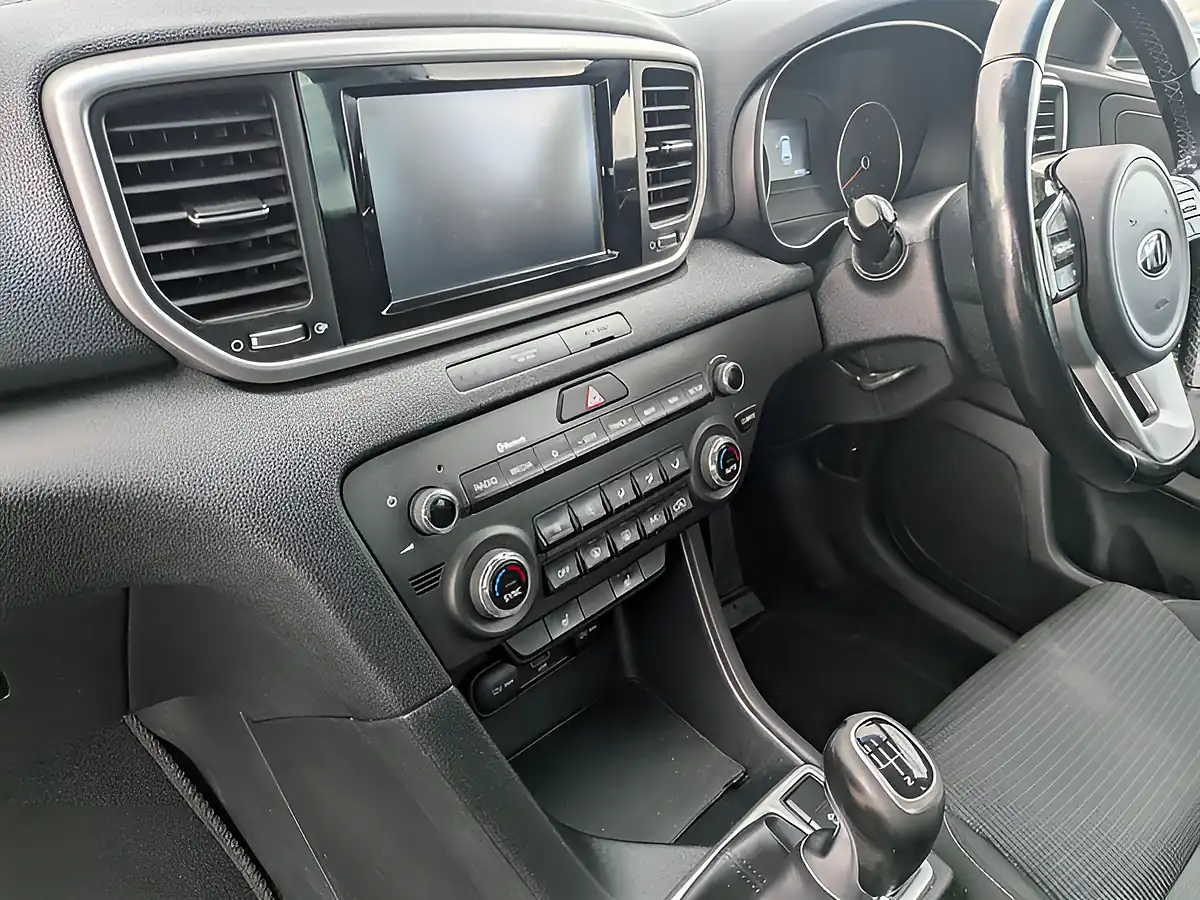 Used 2019 Kia Sportage 2 White - Interior and Exterior details 15