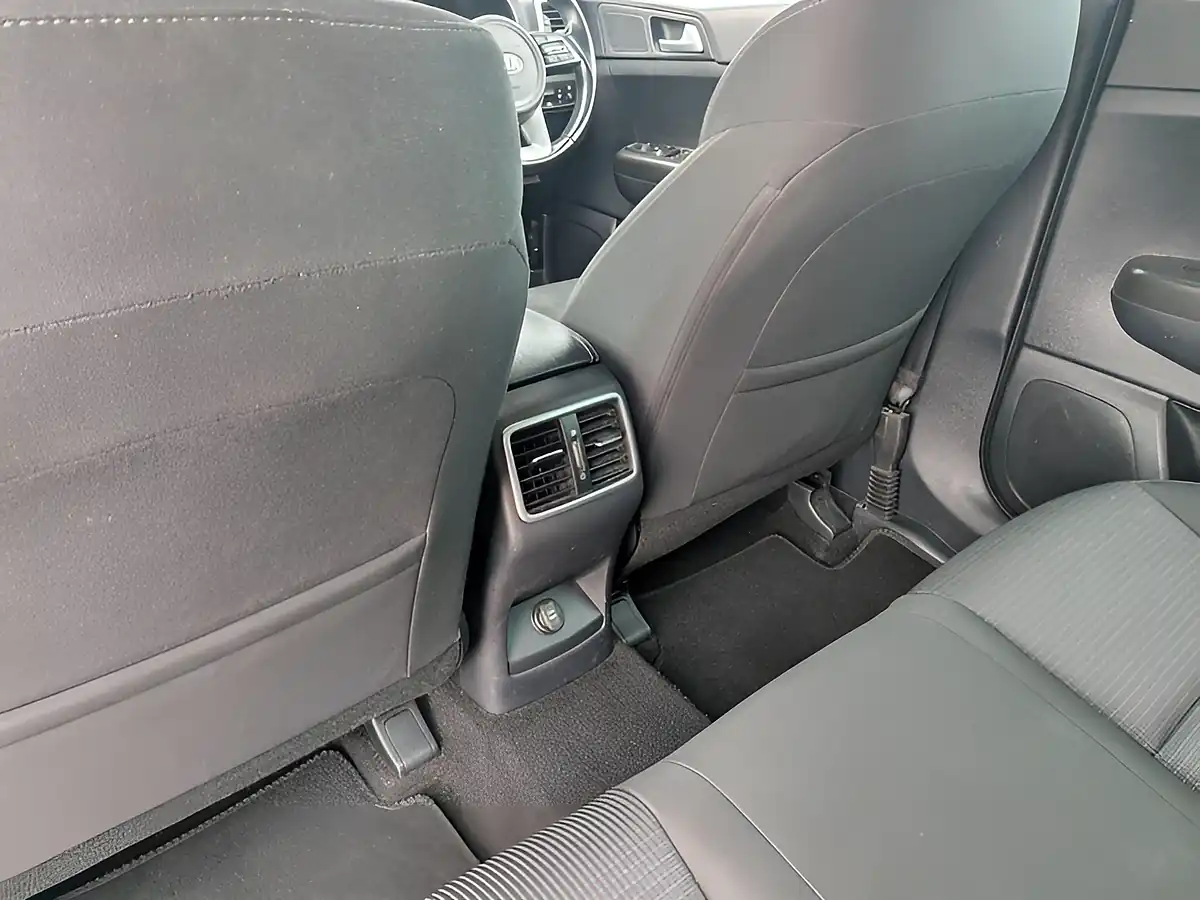 Used 2019 Kia Sportage 2 White - Interior and Exterior details 18