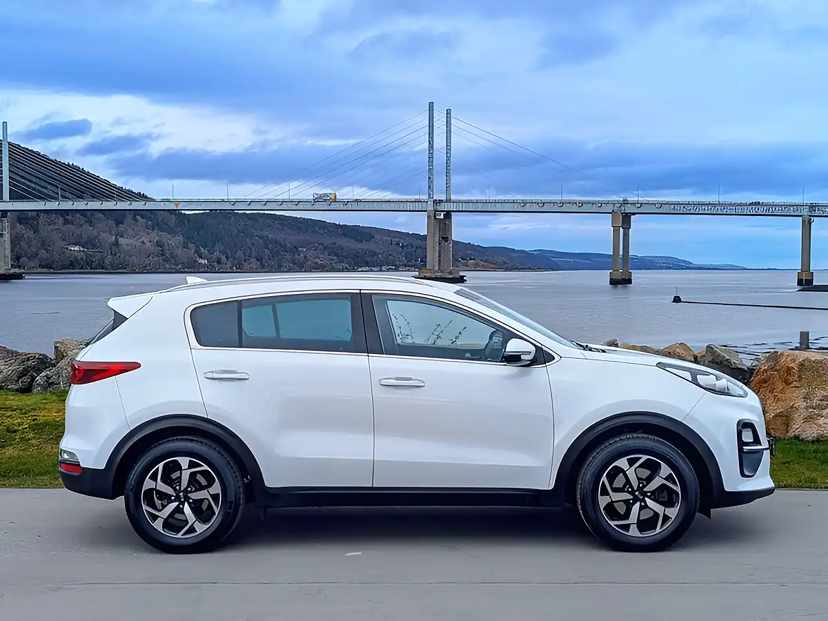 Used 2019 Kia Sportage 2 White - Interior and Exterior details 4
