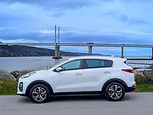Used 2019 Kia Sportage 2 White - Interior and Exterior details 8