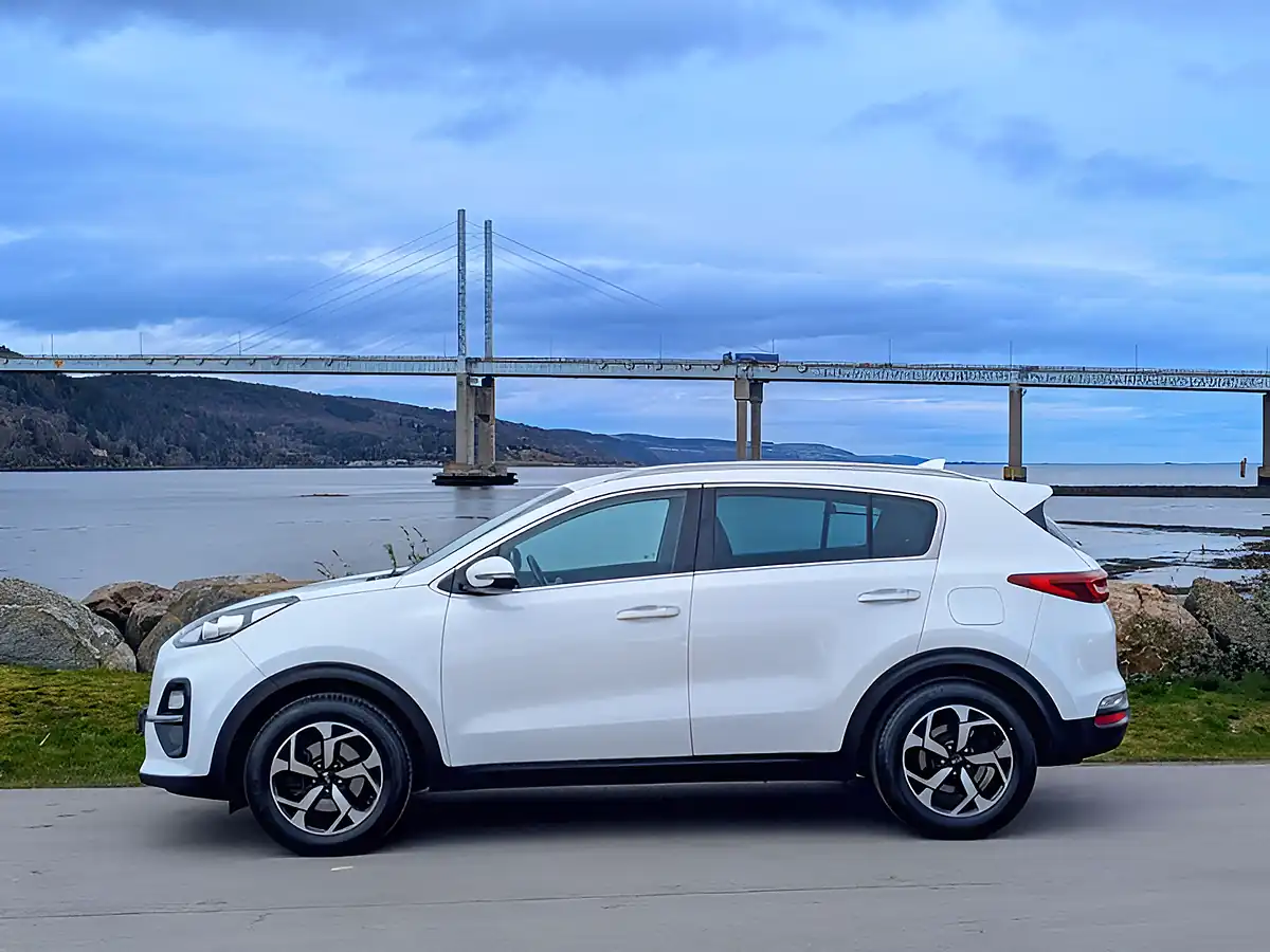 Used 2019 Kia Sportage 2 White - Interior and Exterior details 8