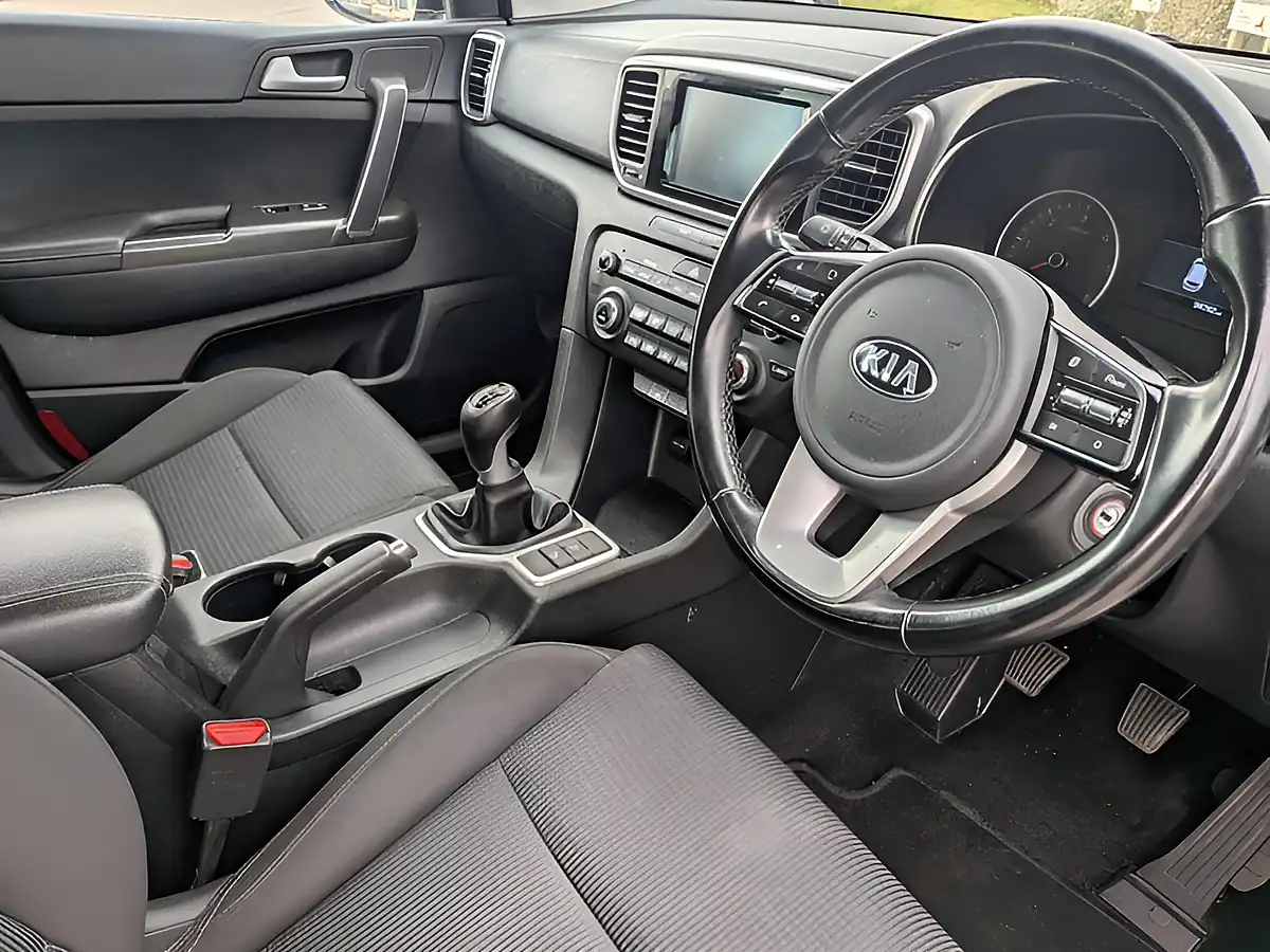 Used 2019 Kia Sportage 2 White - Interior and Exterior details 9