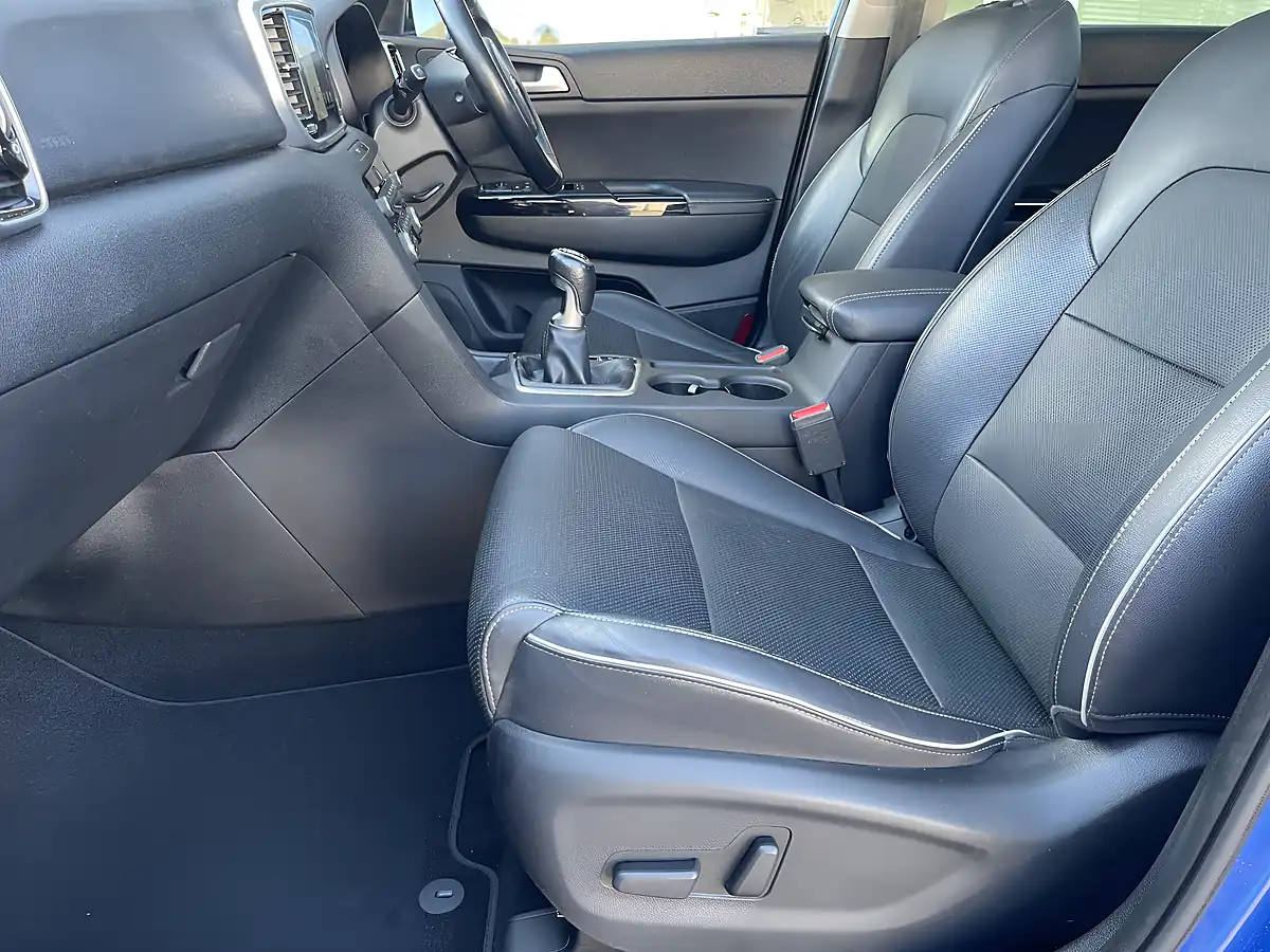 Used 2019 Kia Sportage 4 Blue - Interior and Exterior details 12
