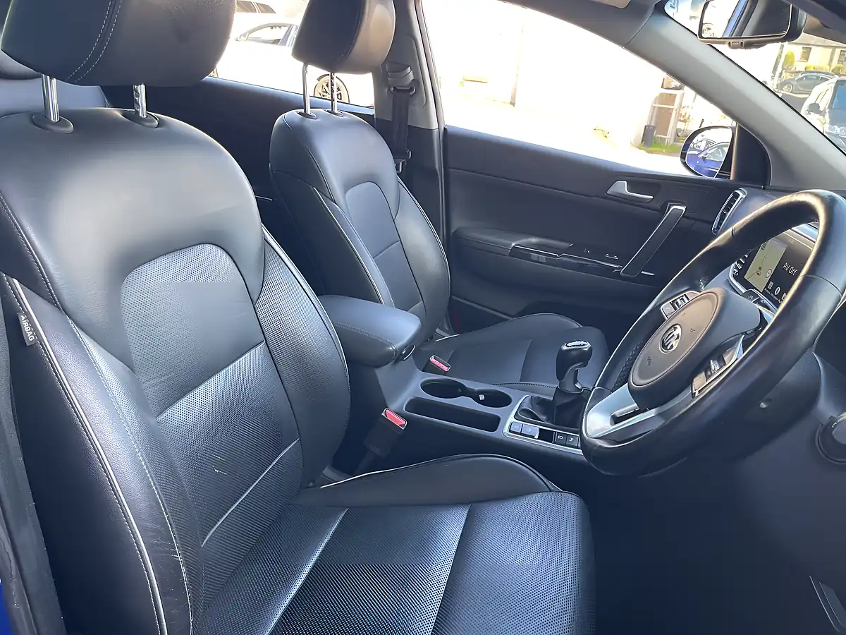 Used 2019 Kia Sportage 4 Blue - Interior and Exterior details 13