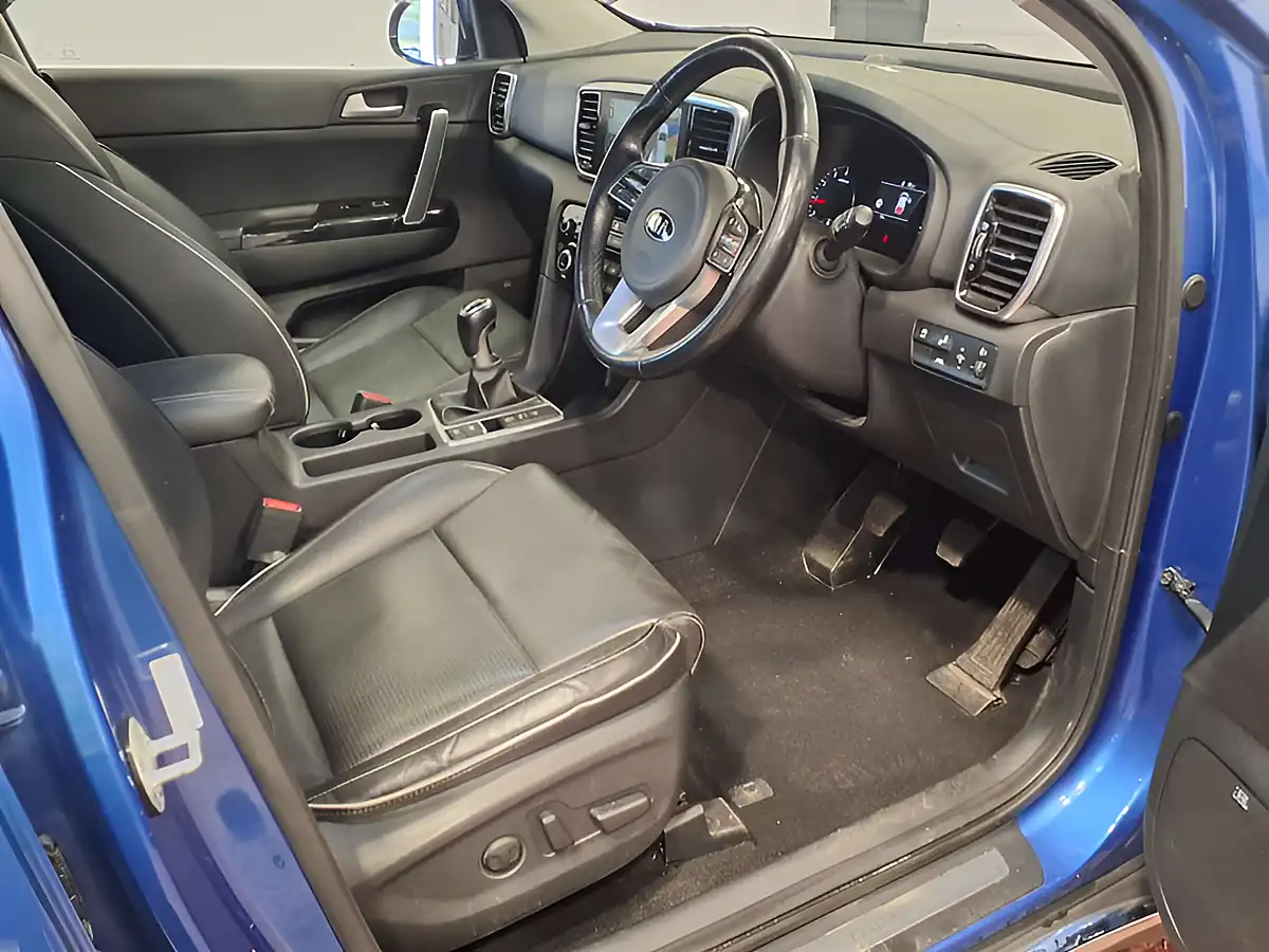 Used 2019 Kia Sportage 4 Blue - Interior and Exterior details 19