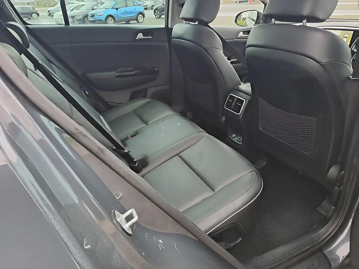 Used 2019 Kia Sportage 4 Grey - Interior and Exterior details 6