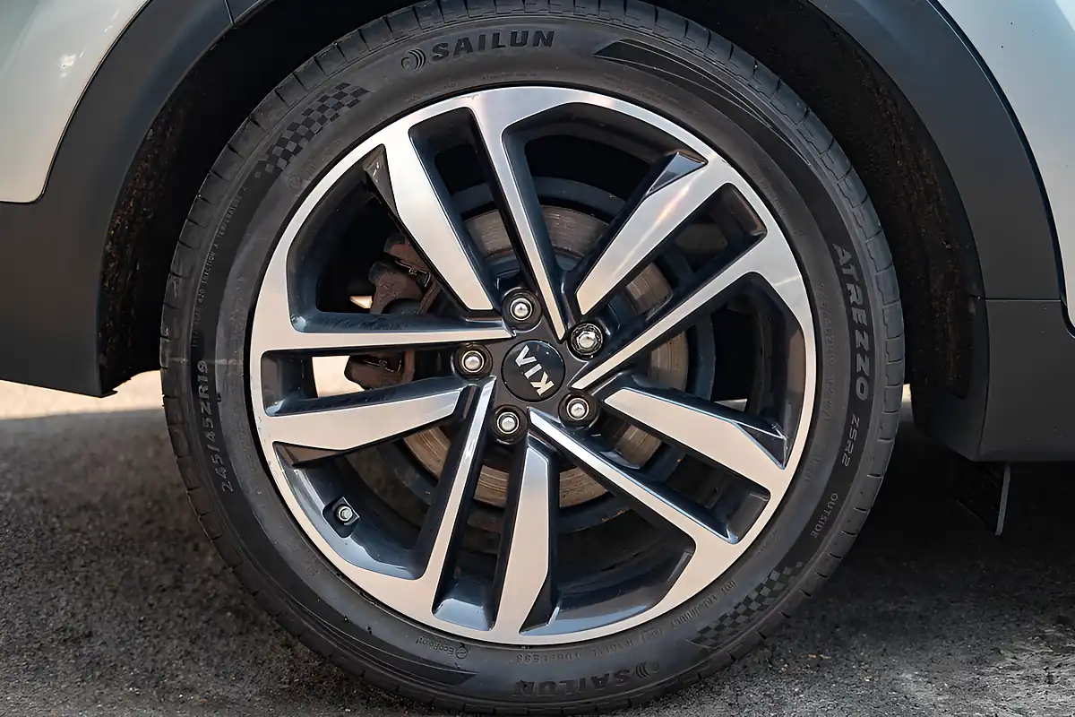 Used 2019 Kia Sportage 4 Isg 5DR Silver Frost - Interior and Exterior details 12