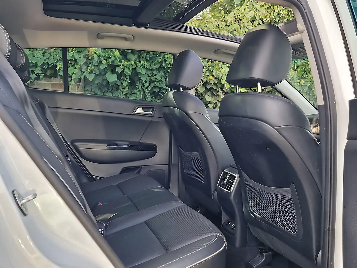Used 2019 Kia Sportage 4 White - Interior and Exterior details 12