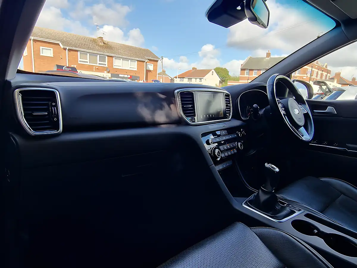 Used 2019 Kia Sportage 4 White - Interior and Exterior details 14