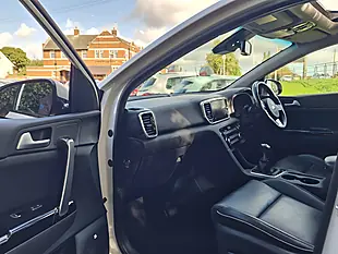 Used 2019 Kia Sportage 4 White - Interior and Exterior details 19