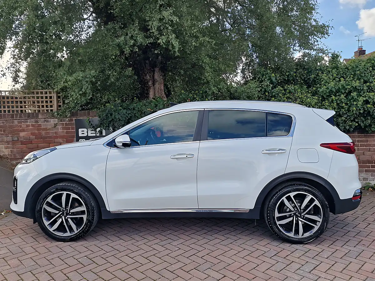 Used 2019 Kia Sportage 4 White - Interior and Exterior details 2