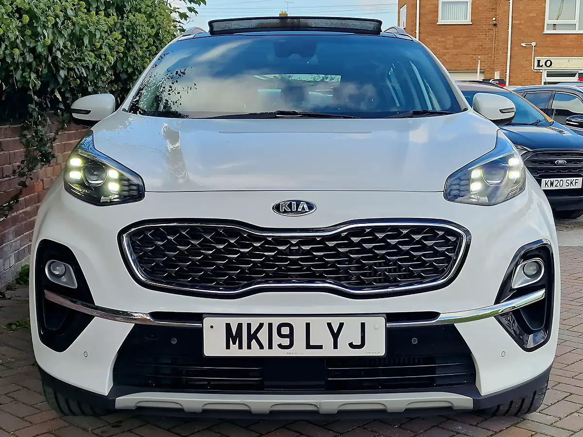 Used 2019 Kia Sportage 4 White - Interior and Exterior details 6