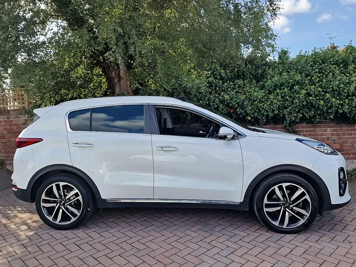 Used 2019 Kia Sportage 4 White - Interior and Exterior details 8