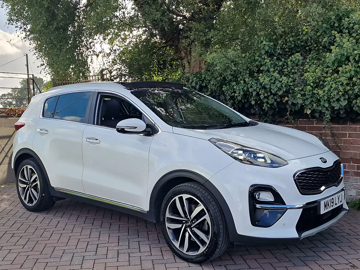 Used 2019 Kia Sportage 4 White - Interior and Exterior details 9