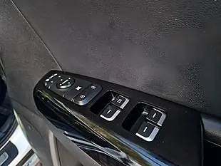 Used 2019 Kia Sportage 4 White - Interior and Exterior details 12