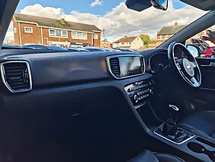 Used 2019 Kia Sportage 4 White - Interior and Exterior details 14
