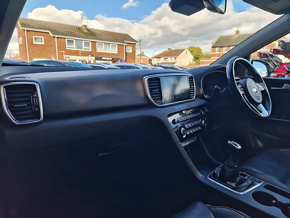 Used 2019 Kia Sportage 4 White - Interior and Exterior details 14