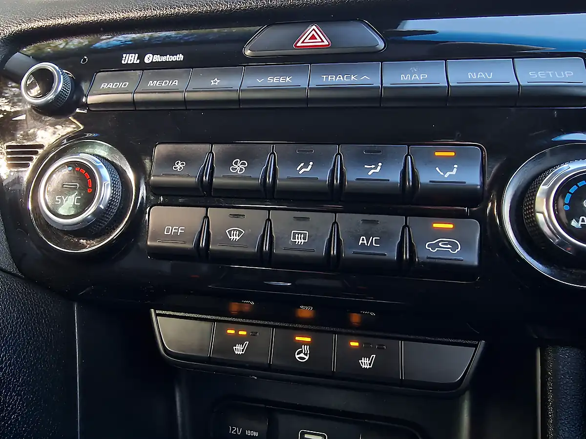 Used 2019 Kia Sportage 4 White - Interior and Exterior details 16