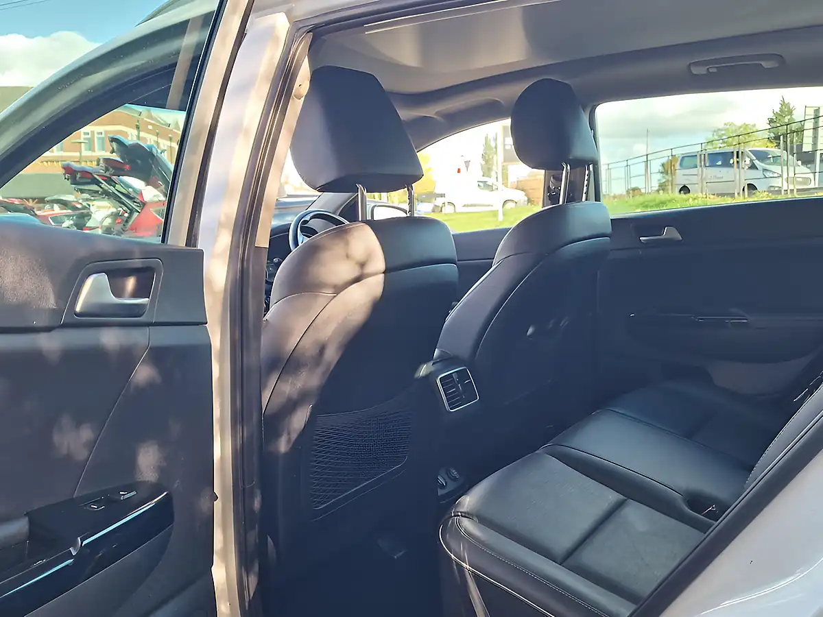 Used 2019 Kia Sportage 4 White - Interior and Exterior details 19
