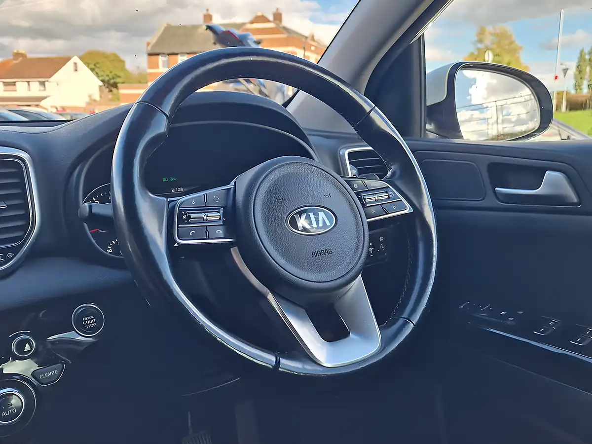 Used 2019 Kia Sportage 4 White - Interior and Exterior details 20