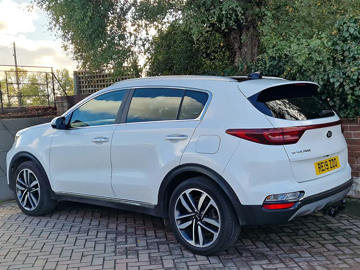 Used 2019 Kia Sportage 4 White - Interior and Exterior details 3