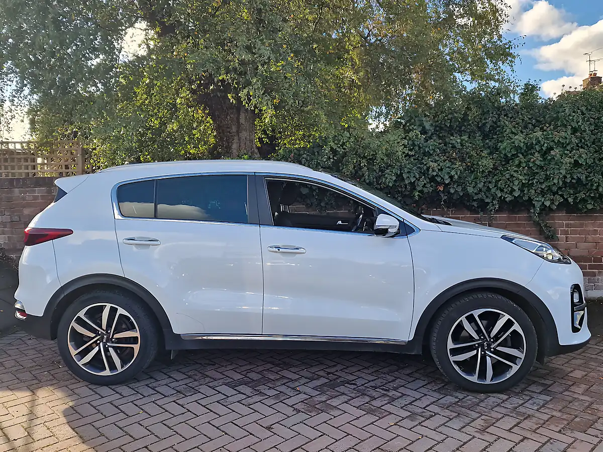 Used 2019 Kia Sportage 4 White - Interior and Exterior details 8