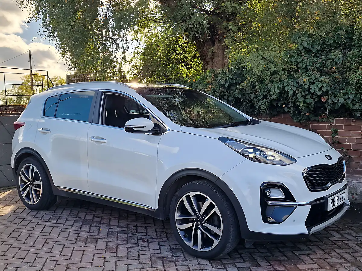 Used 2019 Kia Sportage 4 White - Interior and Exterior details 9