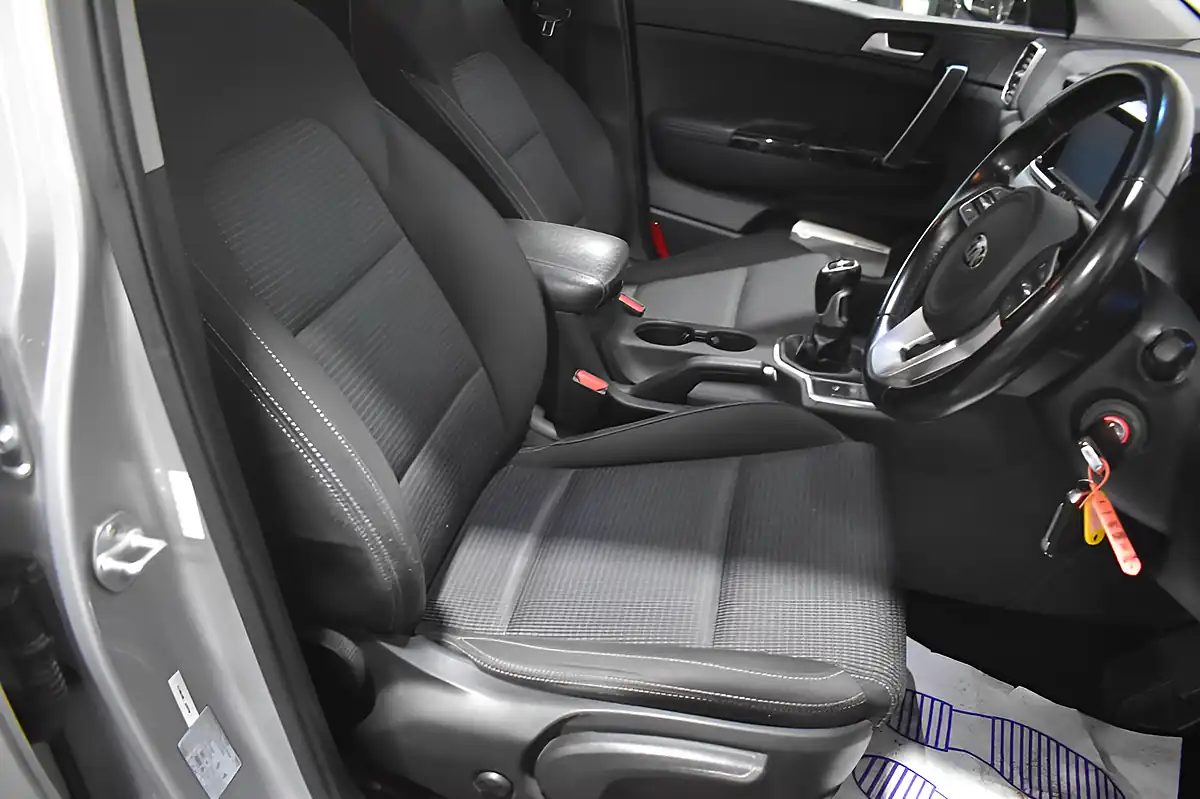 Used 2019 Kia Sportage Ecodynamics+ 2 Silver - Interior and Exterior details 10