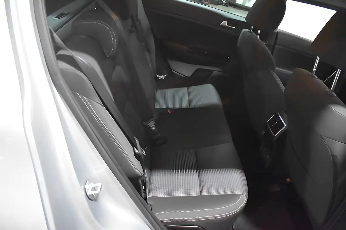 Used 2019 Kia Sportage Ecodynamics+ 2 Silver - Interior and Exterior details 11