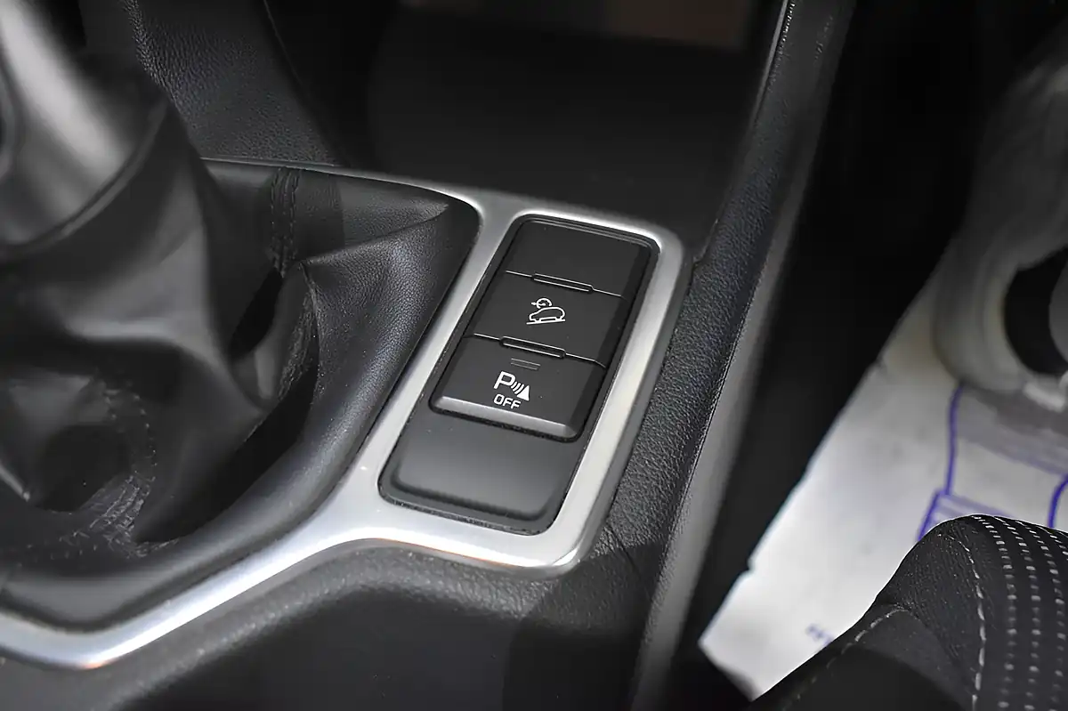 Used 2019 Kia Sportage Ecodynamics+ 2 Silver - Interior and Exterior details 15