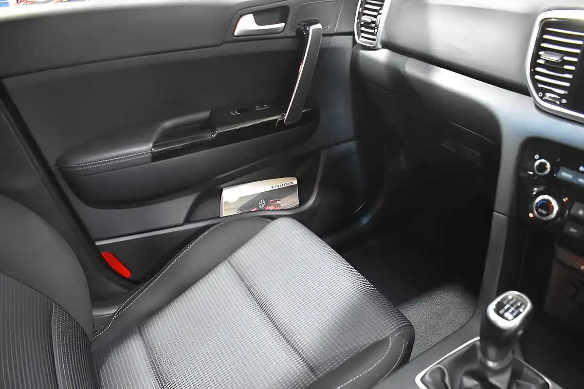 Used 2019 Kia Sportage Ecodynamics+ 2 Silver - Interior and Exterior details 20