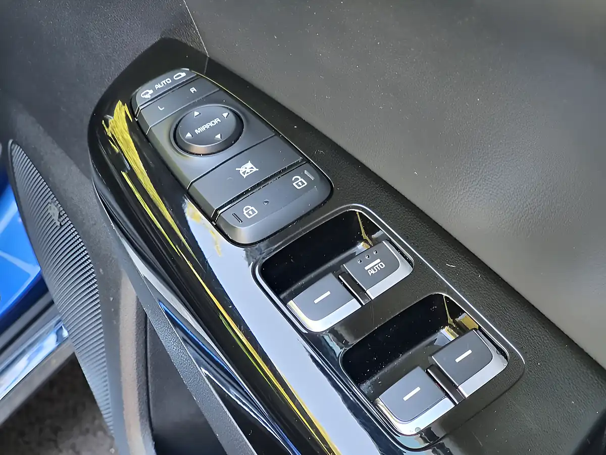 Used 2019 Kia Sportage Ecodynamics+ Blue - Interior and Exterior details 16