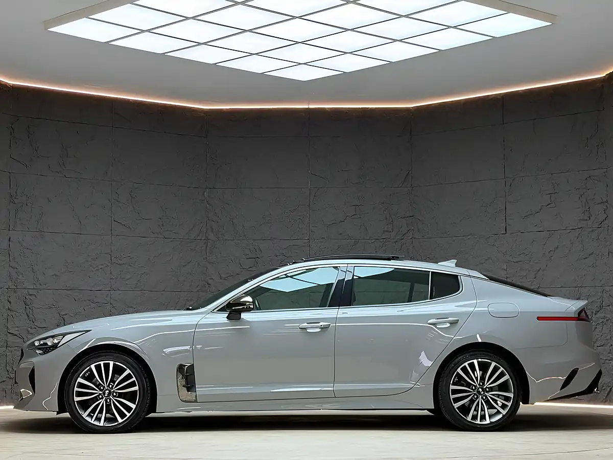 Used 2019 Kia Stinger GT-Line S Gran Turismo Grey - Interior and Exterior details 8