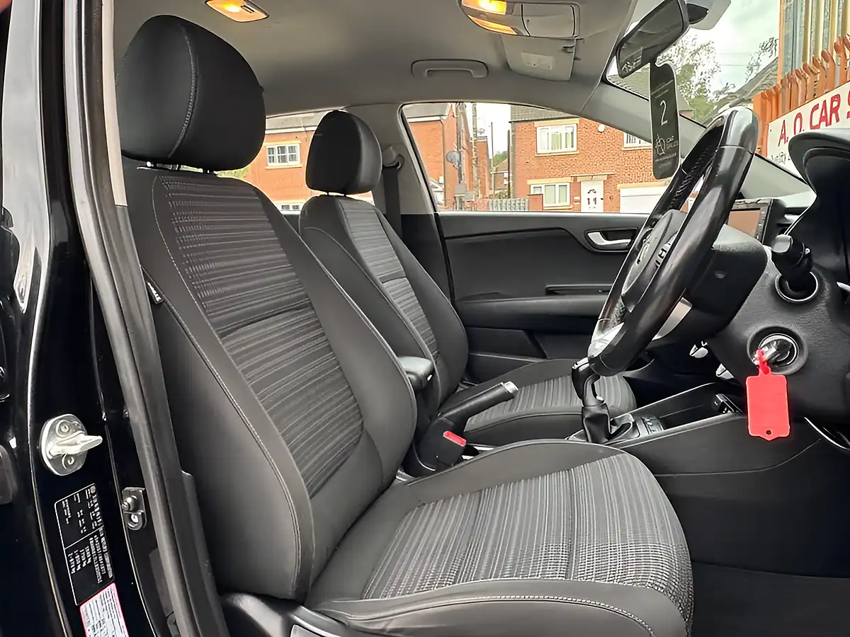 Used 2019 Kia Stonic 2 Black - Interior and Exterior details 11