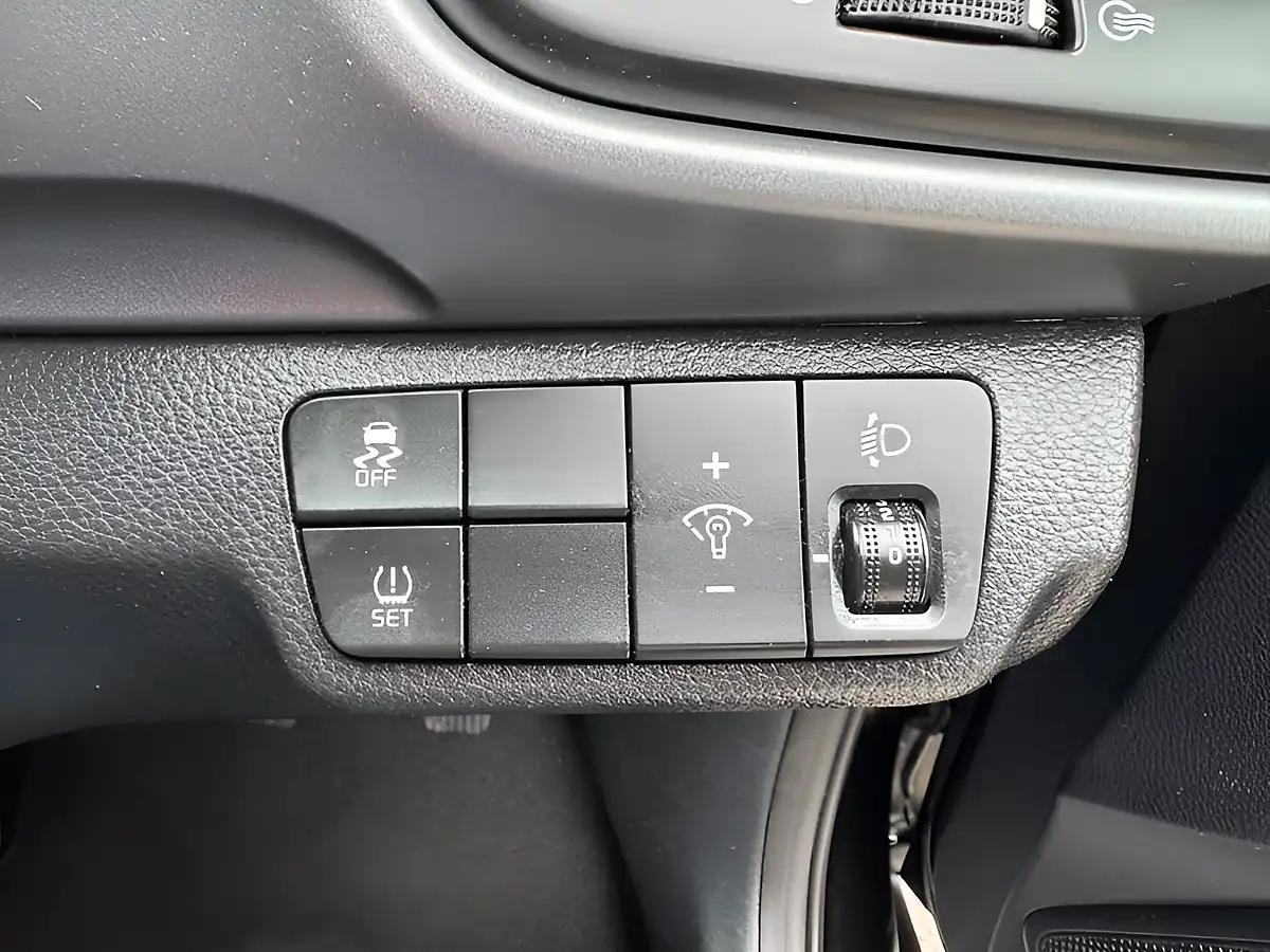 Used 2019 Kia Stonic 2 Black - Interior and Exterior details 17