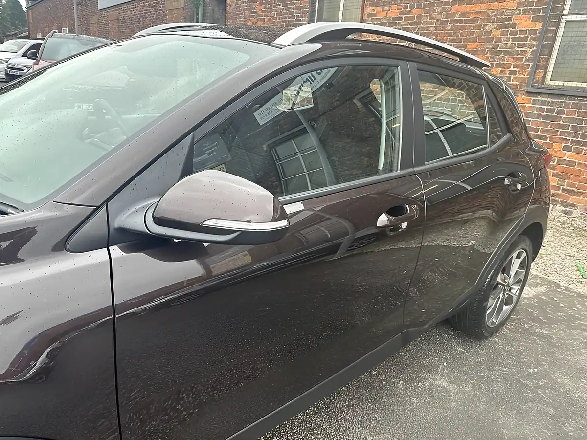 Used 2019 Kia Stonic 2 Brown - Interior and Exterior details 11