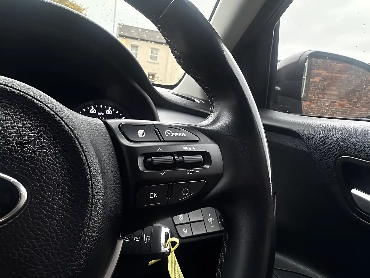 Used 2019 Kia Stonic 2 Brown - Interior and Exterior details 14