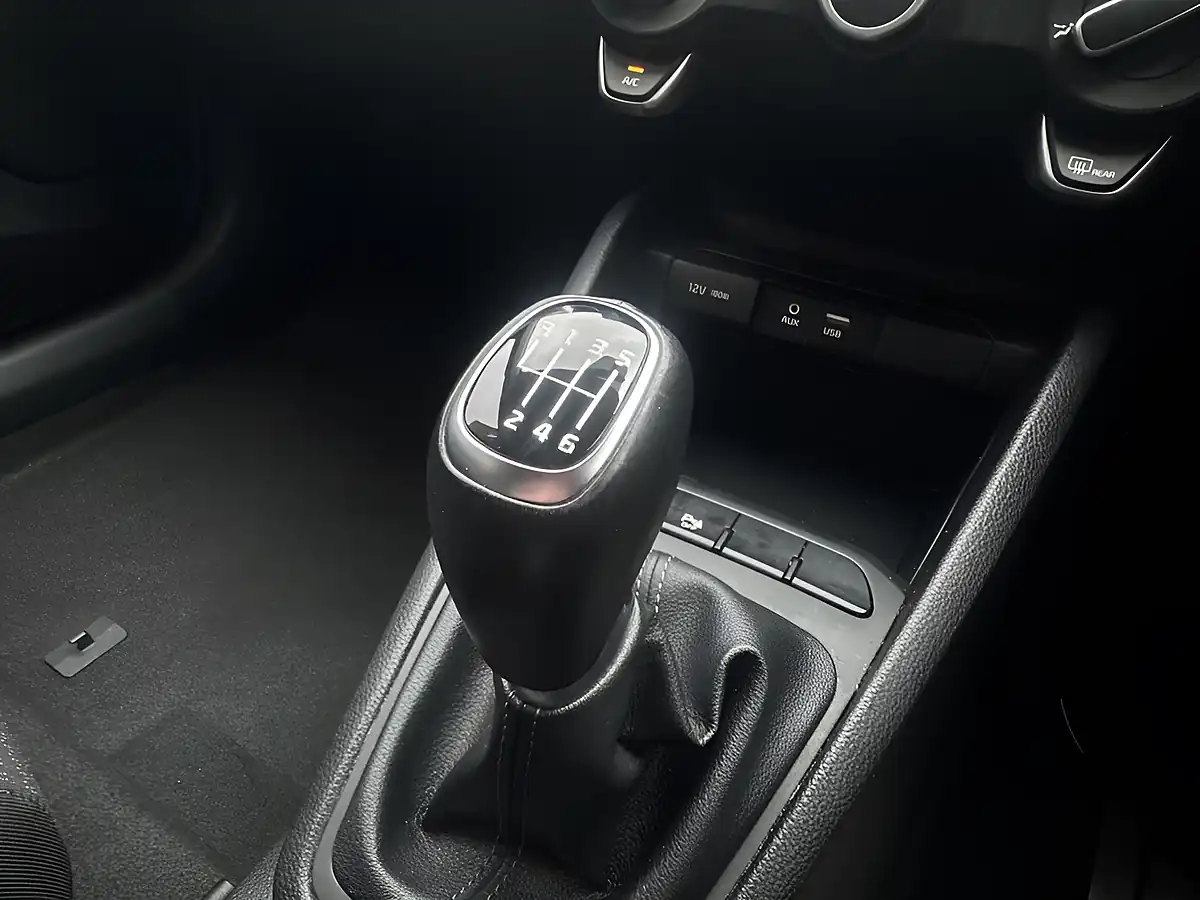 Used 2019 Kia Stonic 2 Brown - Interior and Exterior details 18
