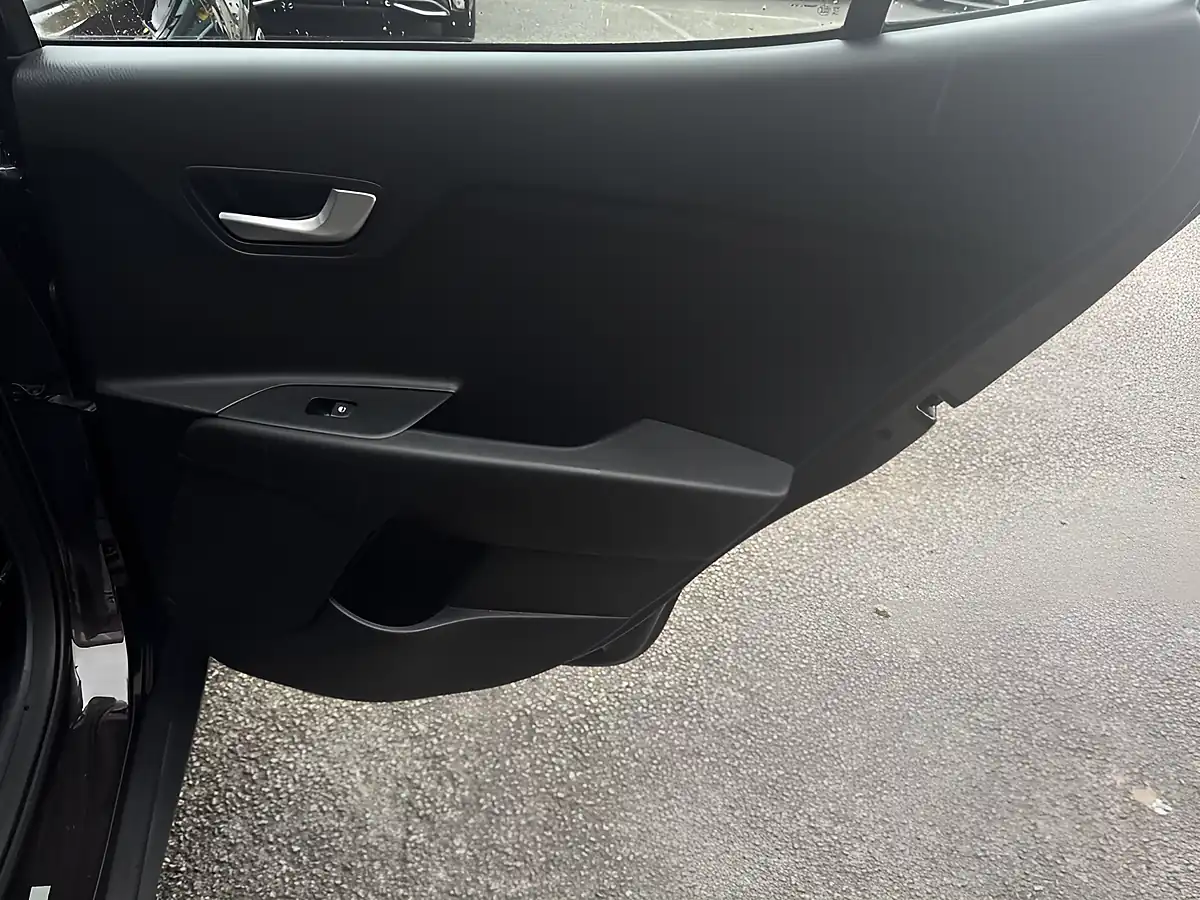Used 2019 Kia Stonic 2 Brown - Interior and Exterior details 20