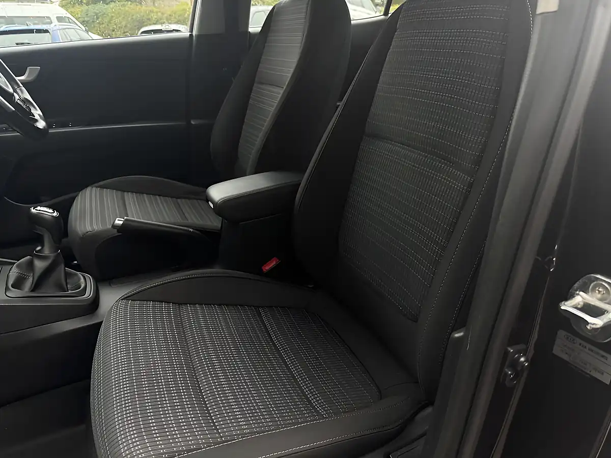 Used 2019 Kia Stonic 2 Brown - Interior and Exterior details 7