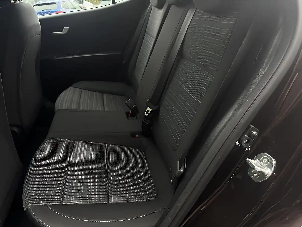 Used 2019 Kia Stonic 2 Brown - Interior and Exterior details 8