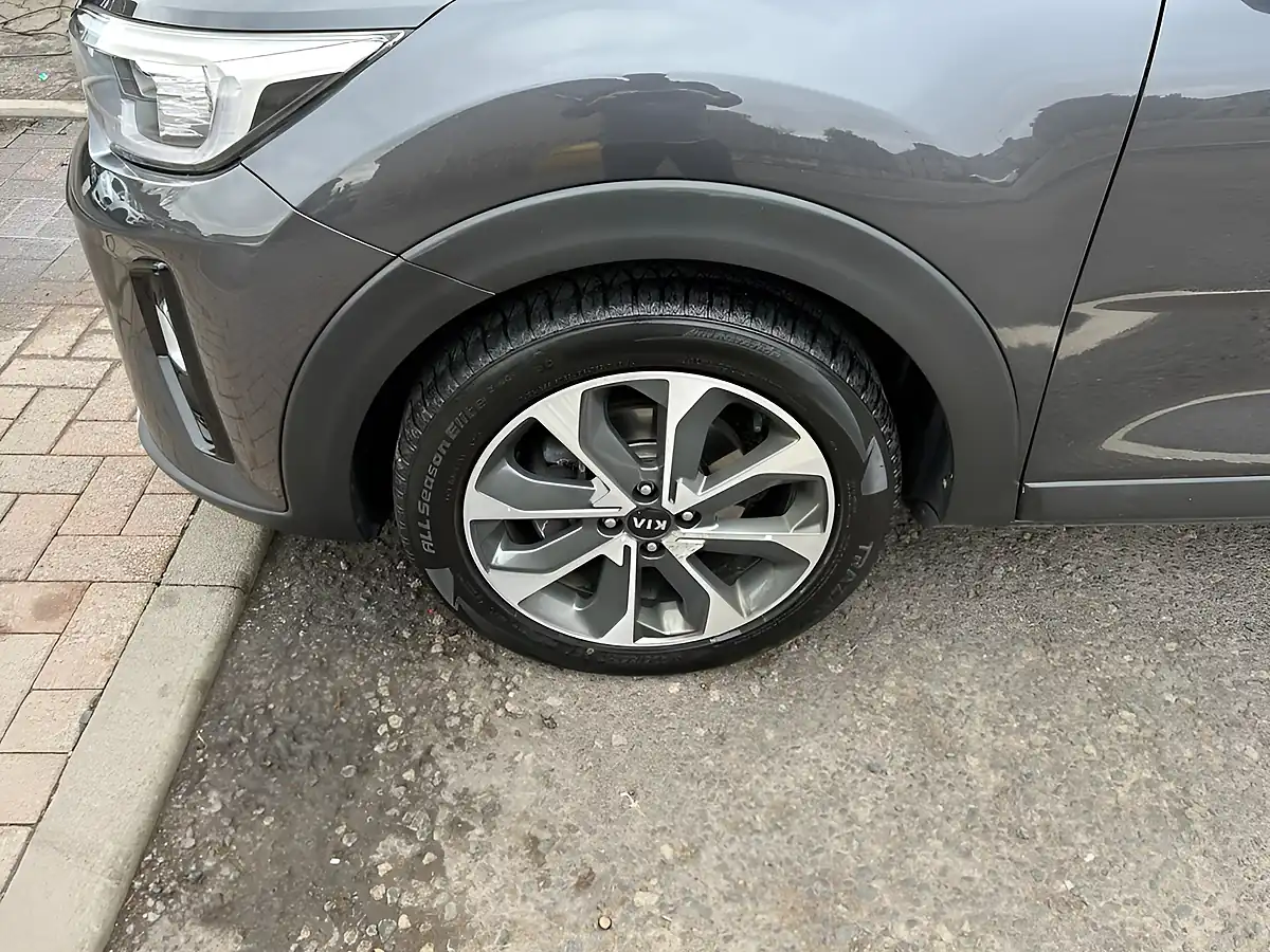 Used 2019 Kia Stonic 2 Grey - Interior and Exterior details 15