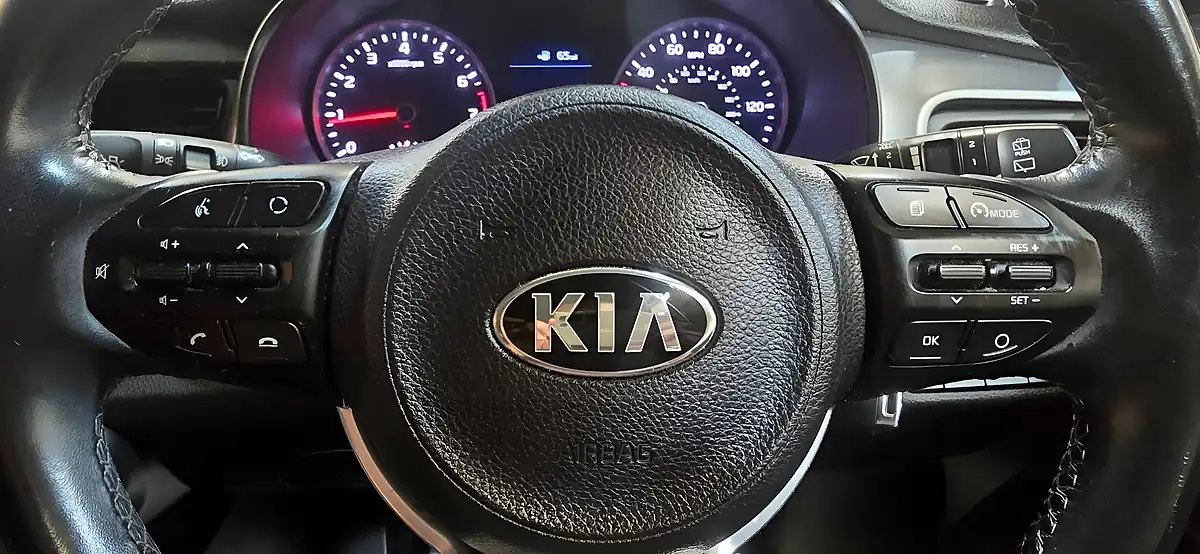 Used 2019 Kia Stonic 2 Red - Interior and Exterior details 8