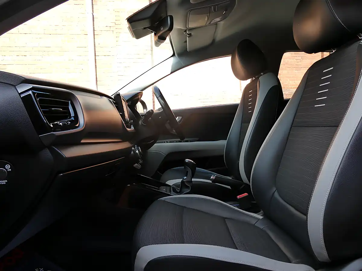 Used 2019 Kia Stonic 3 Grey - Interior and Exterior details 12