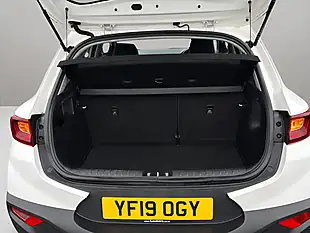 Used 2019 Kia Stonic 3 White - Interior and Exterior details 5