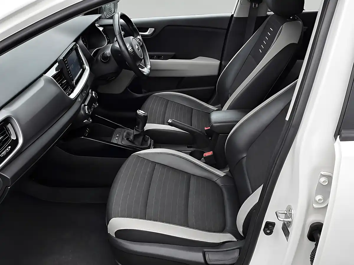 Used 2019 Kia Stonic 3 White - Interior and Exterior details 7
