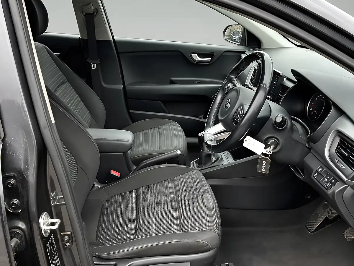 Used 2019 Kia Stonic Stonic 2 Grey - Interior and Exterior details 6