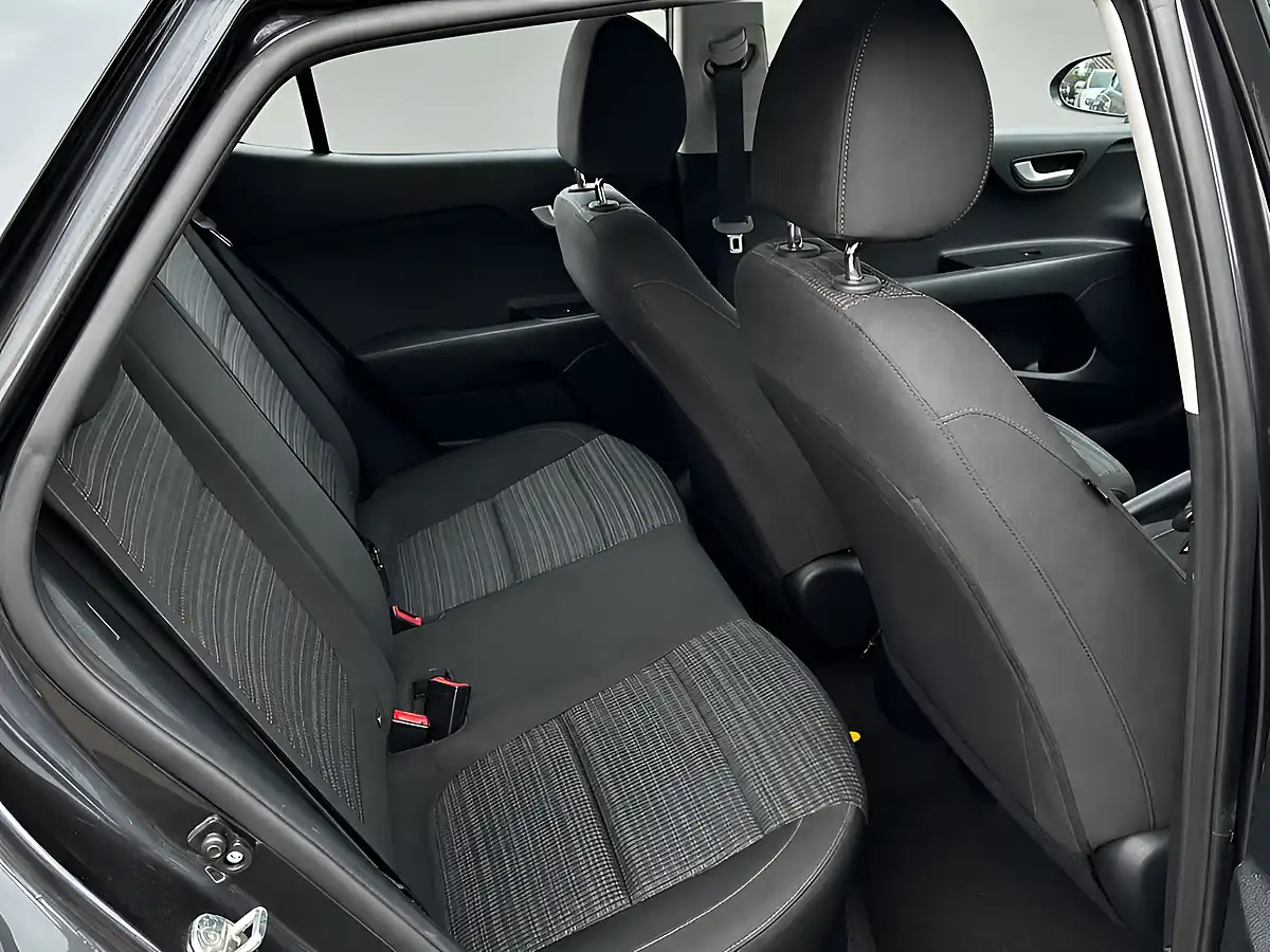 Used 2019 Kia Stonic Stonic 2 Grey - Interior and Exterior details 9