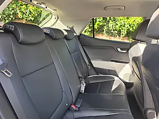 Used 2019 Kia Stonic White - Interior and Exterior details 12